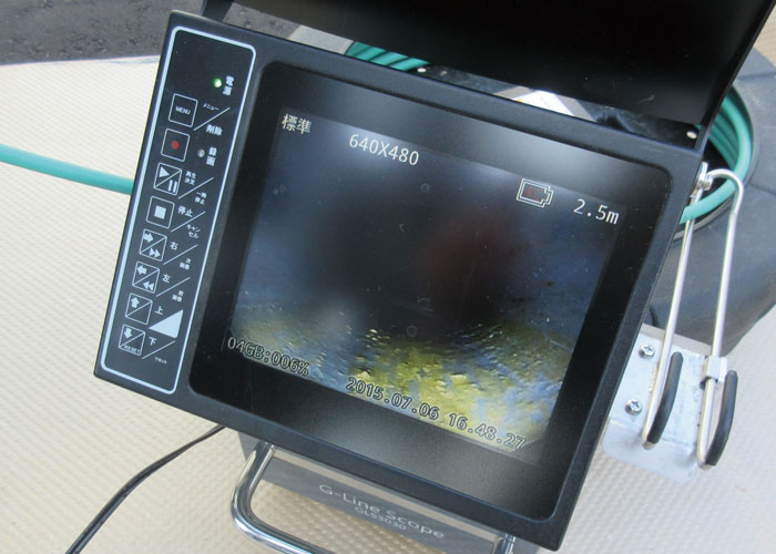 カメラに映る排水管内部の様子